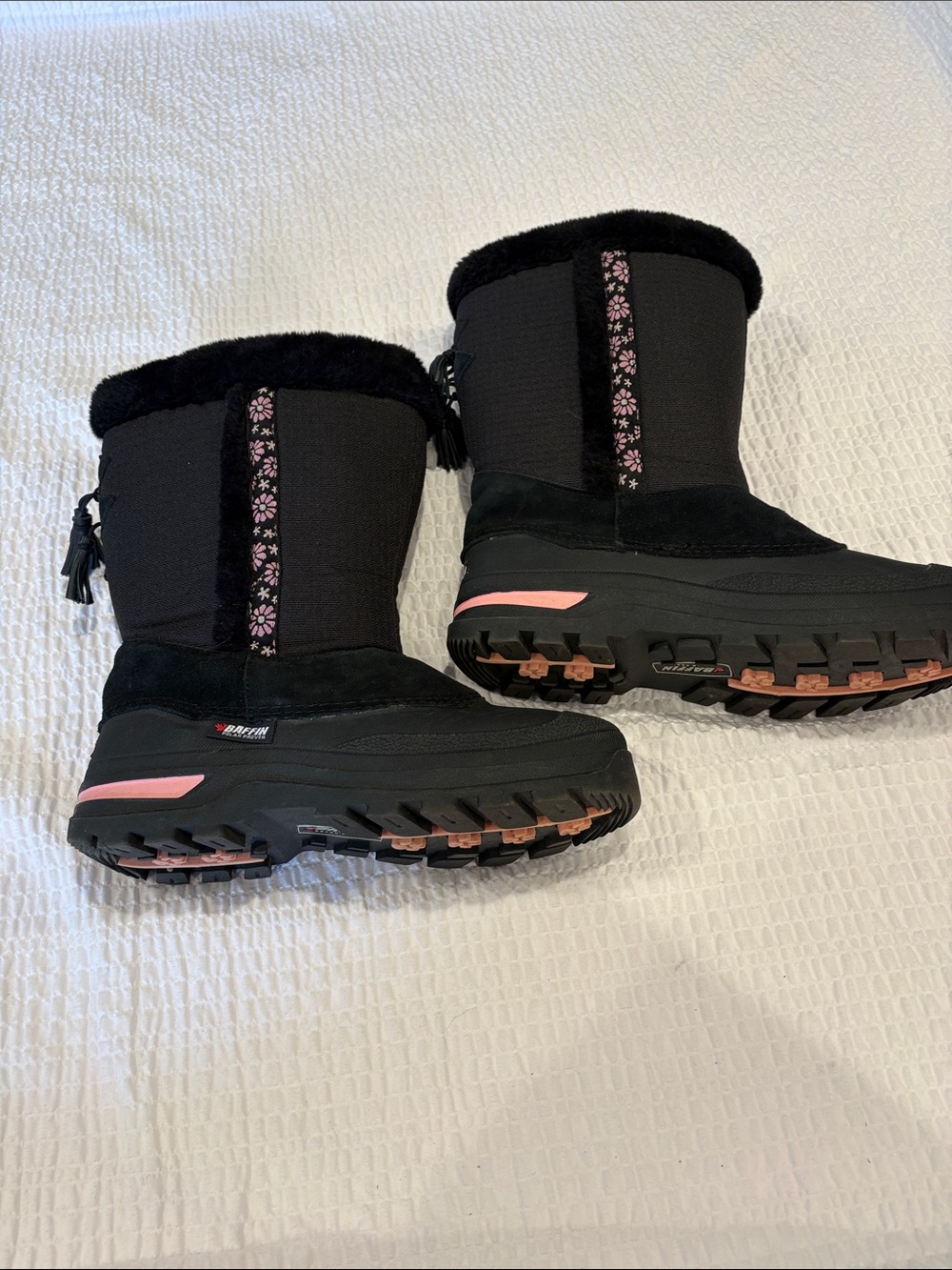 Baffin Abby Junior Ladies Winter Boots
Size 8.  NWOT